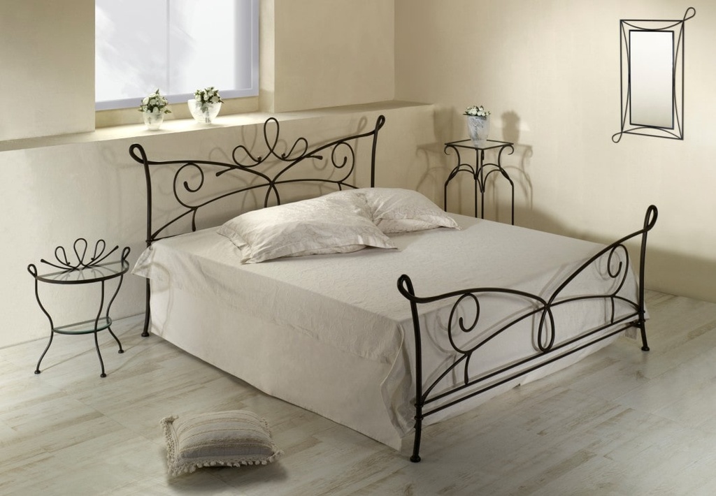 01 Kovaná postel Siracusa-min
